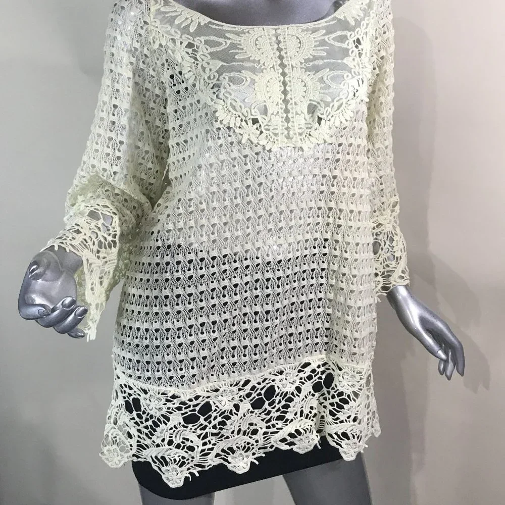 Umgee Women's Medium Open Knit Tunic Top Creamy Beige Off White Lace Detail Bell
